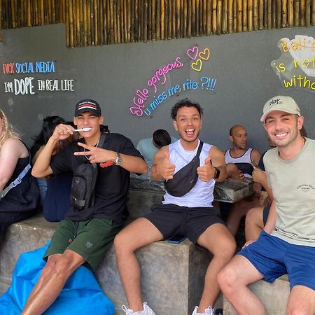 Stellar Capsules Hostel Seminyak  Bagian luar foto The crew of the film