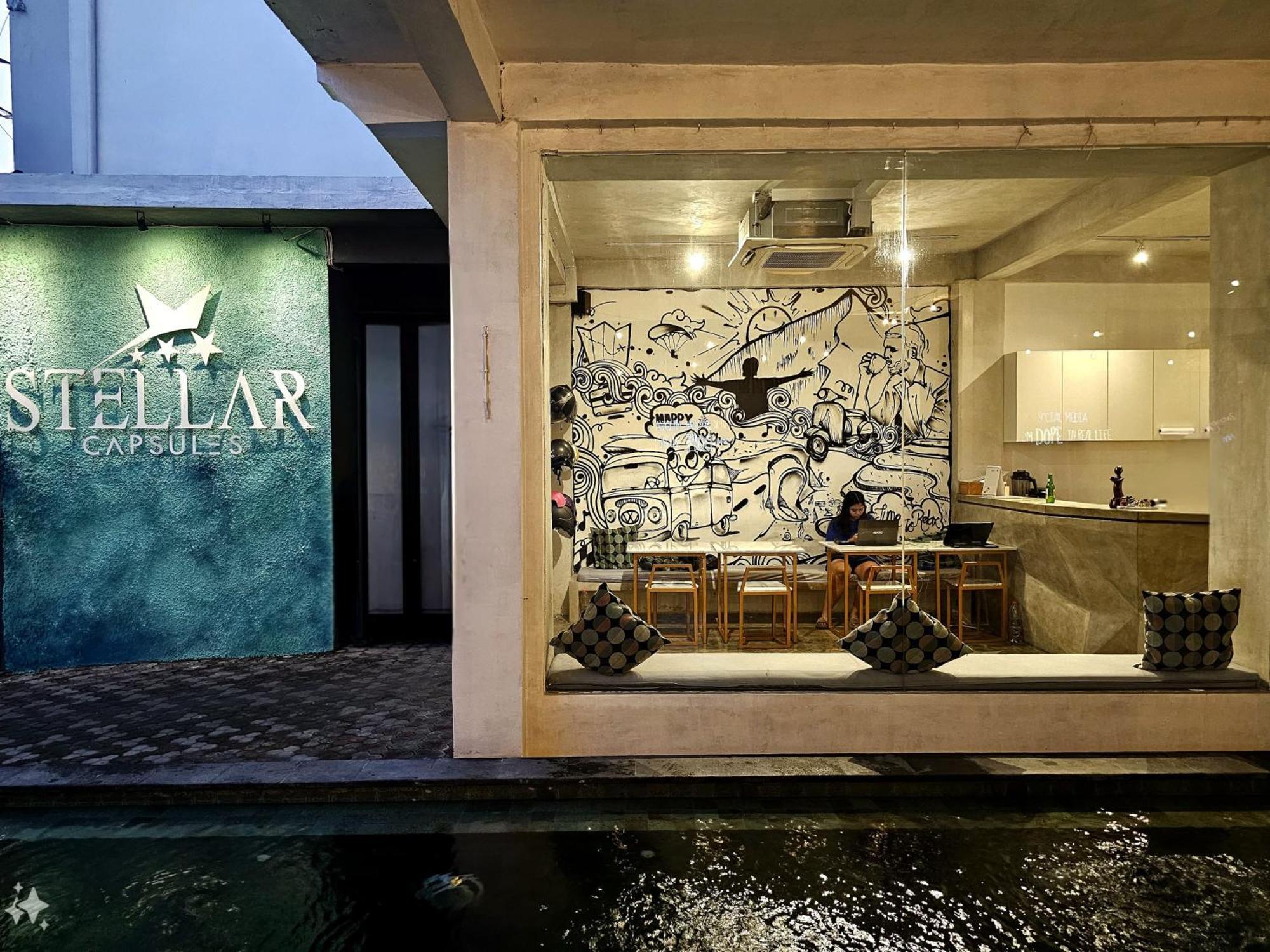 Stellar Capsules Hostel Seminyak  Bagian luar foto Stellar Coffee