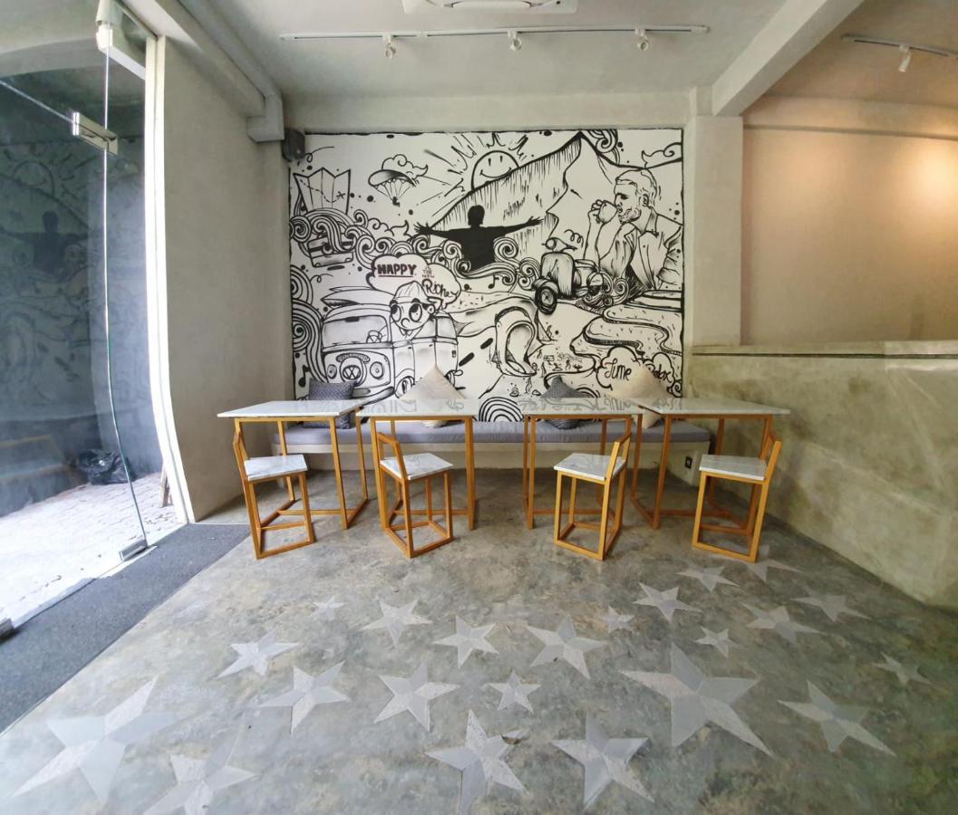 Stellar Capsules Hostel Seminyak  Bagian luar foto Interior of the gallery