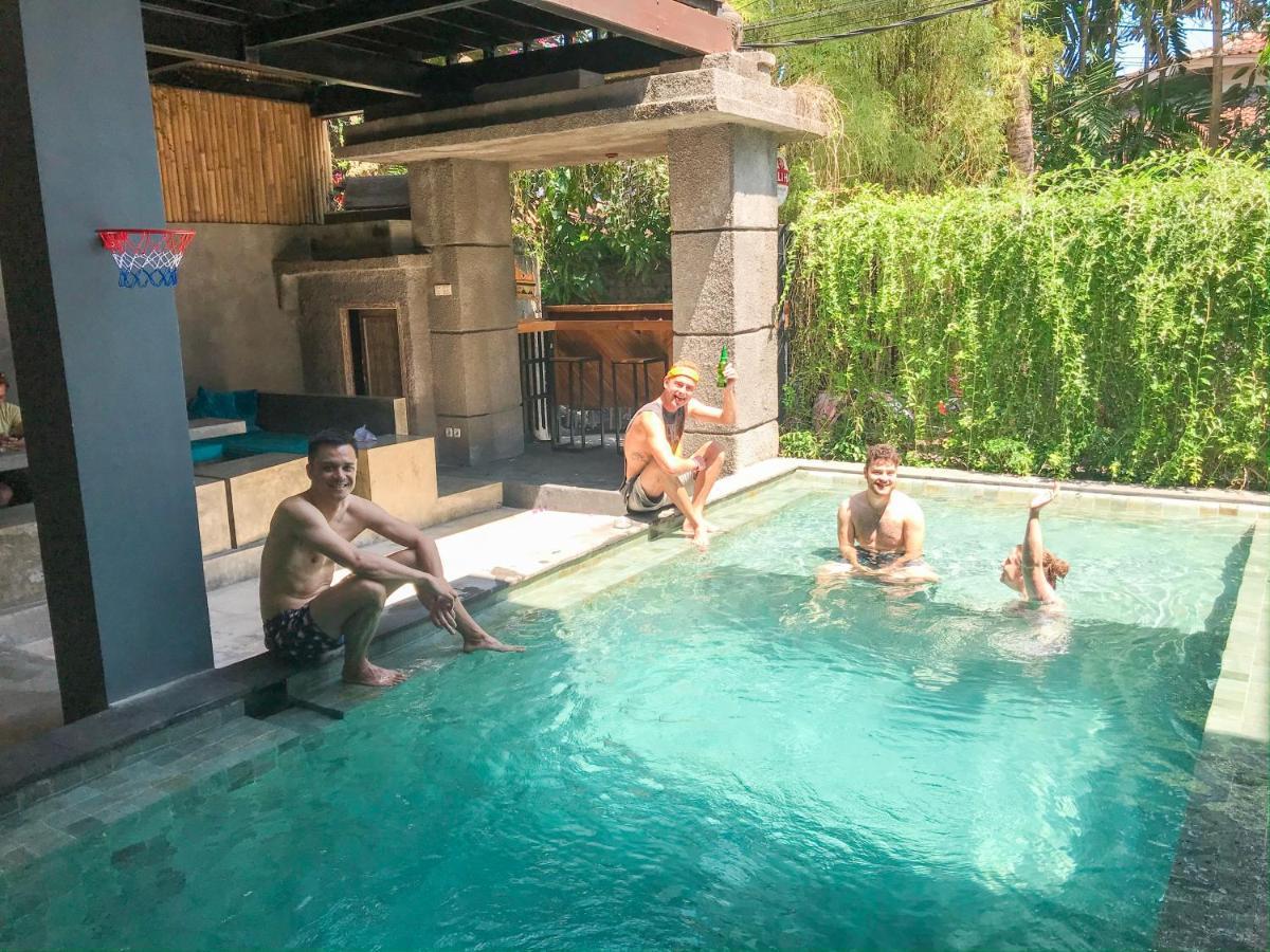 Stellar Capsules Hostel Seminyak  Bagian luar foto Villa in Bali