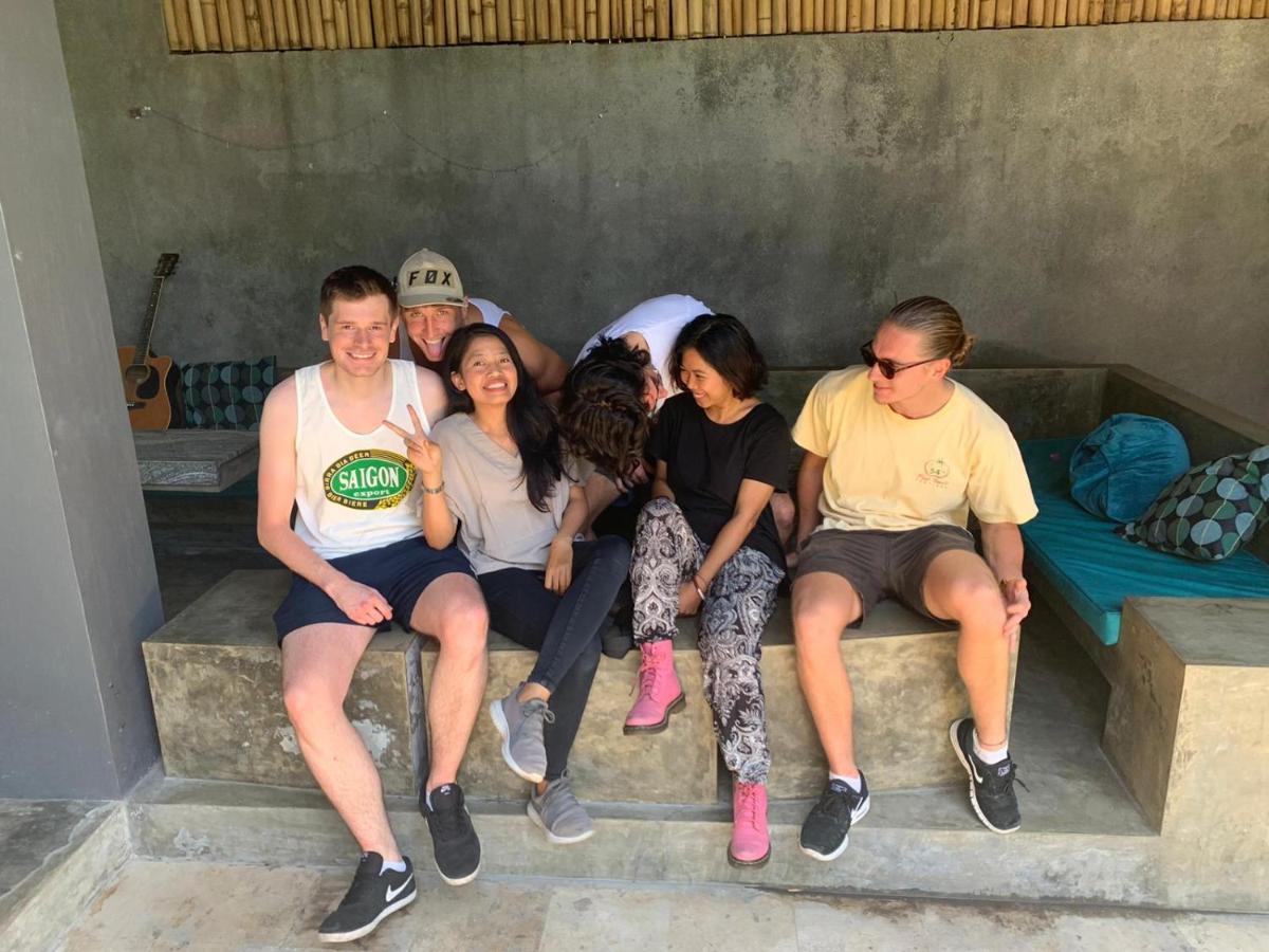 Stellar Capsules Hostel Seminyak  Bagian luar foto A group of students from the University of California, Irvine at the 2018 Global Challenges Conference