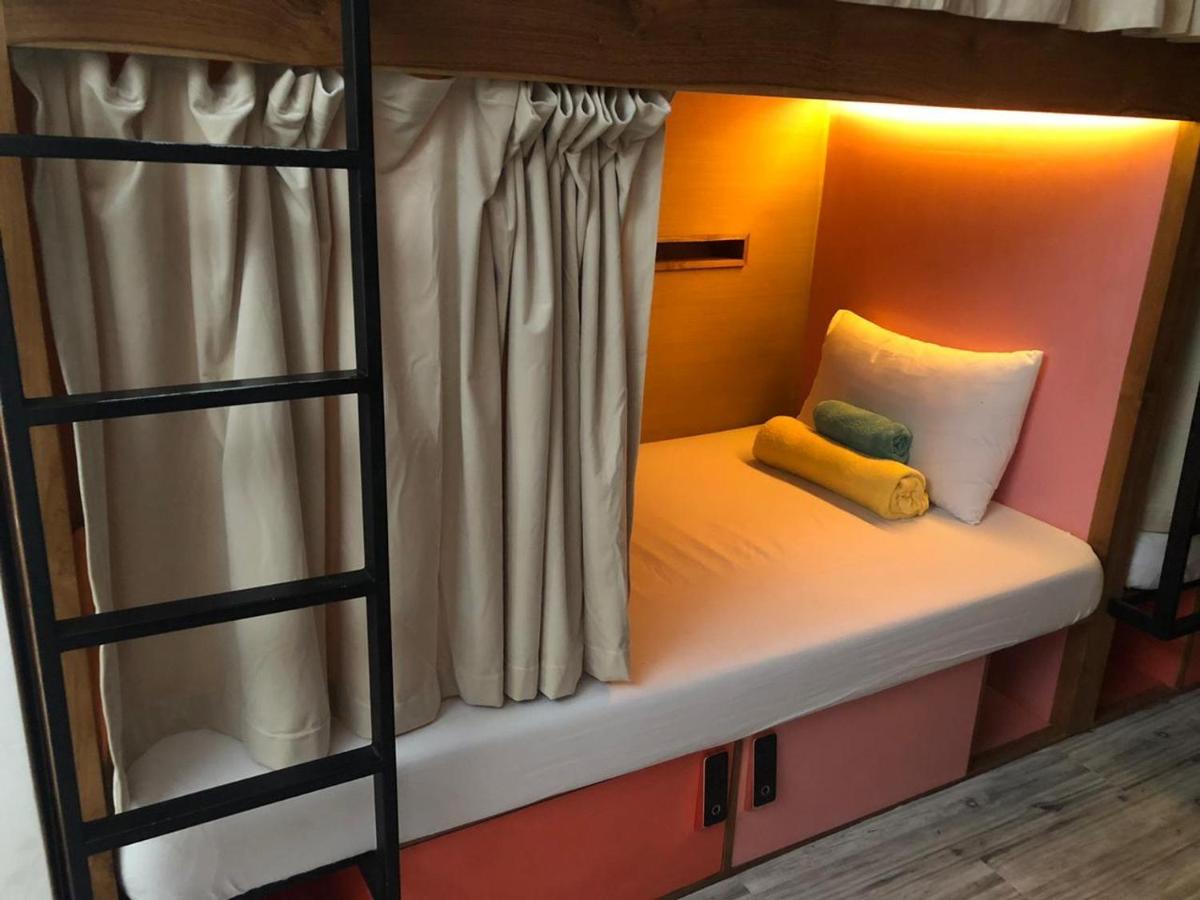 Stellar Capsules Hostel Seminyak  Bagian luar foto