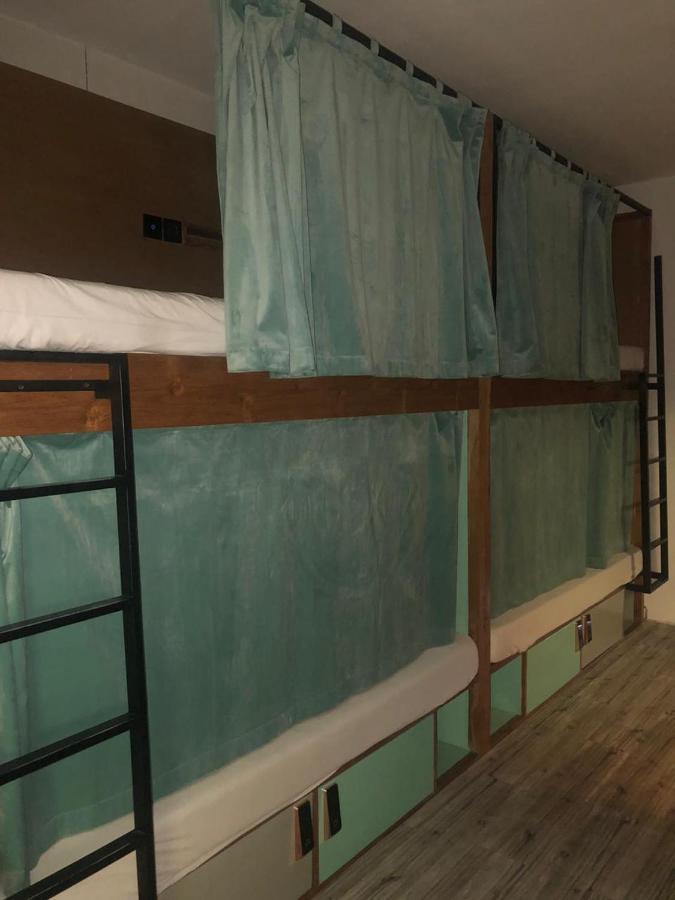 Stellar Capsules Hostel Seminyak  Bagian luar foto A bunk bed with curtains