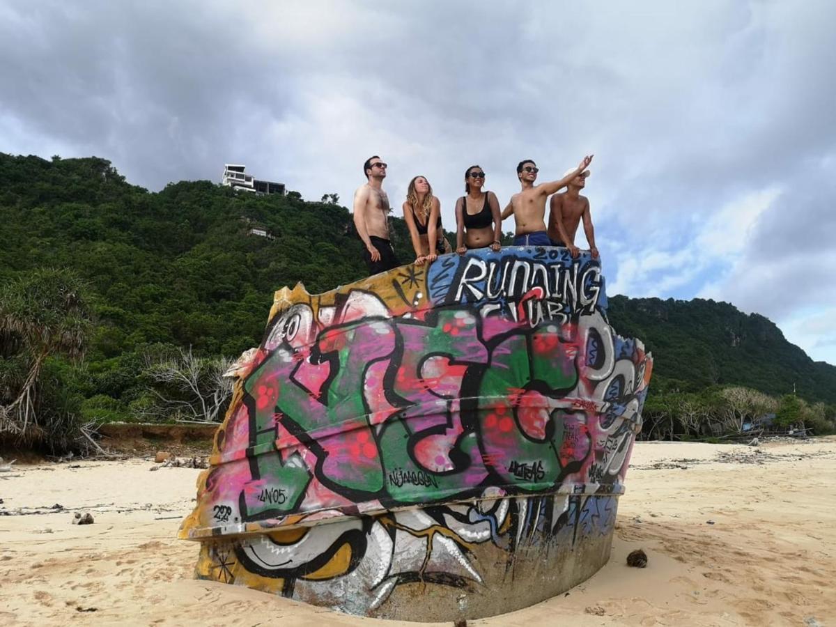 Stellar Capsules Hostel Seminyak  Bagian luar foto The Rock at the beach